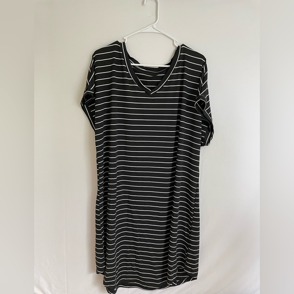 SHEIN Dresses & Skirts - SHEIN Plus V-neck Striped Tee Dress